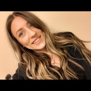 Meet your Posher, Desiree